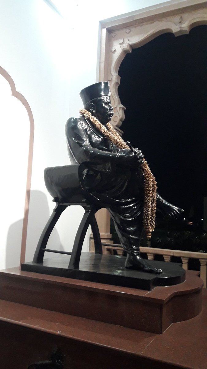 PramodPethkar's tweet photo. अभी कुछ दिन पूर्व नागपुर-रेशीम बाग जाना हुआ। पू. डाॅ. हेडगेवार समाधी स्थल पर जाना हुआ। वहाँ जाकर जो ऊर्जा प्राप्त होती है उसका तो अनुभव करना ही सही। बाकी वर्णन कितना भी करे, तो भी अपूर्ण ही है। पुनः पुनः वहाँ जाना चाहिए इतना ही पर्याप्त है । https://t.co/ypFGScqh4n