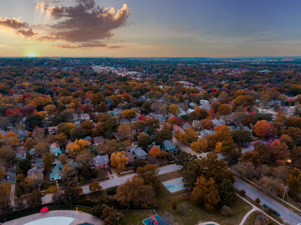 retweet if you think fall looks good on Lawrence 🍂