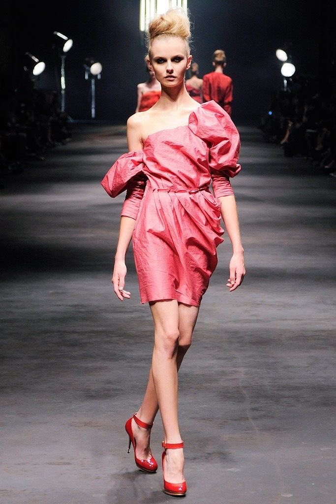 Fashion4CW's tweet photo. Robin has been joined in Paris by Ayo and they are playing around the Vendôme Column, both wearing Lanvin dresses in honour of designer Alber Elbaz, who passed away earlier this year. Robin in fall 2007 and Ayo in spring 2010. #creatableworld #mattel #alberelbaz #lanvin #paris https://t.co/FwXTvO3HOy