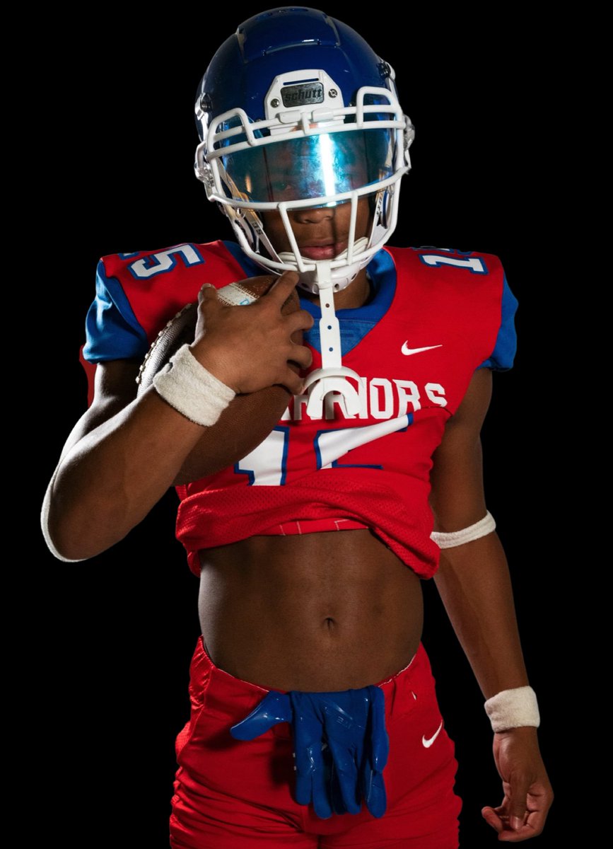 DavontayeSaund1's tweet photo. Final stats, crazy that my HS career is over.
152 Att/1815 Yards/25 TDs
34 Rec/724 Yards/14 TDs
2539 yards and 39 total TDs
97 total tackles/4TFL/5 Sacks
Can’t wait to see what the future holds 
@CoachKevMac @CoachBZink @CoachGraham_LWC @CoachHBrown8 

https://t.co/wJQ1kw39CO https://t.co/AJxmOSu7Jg