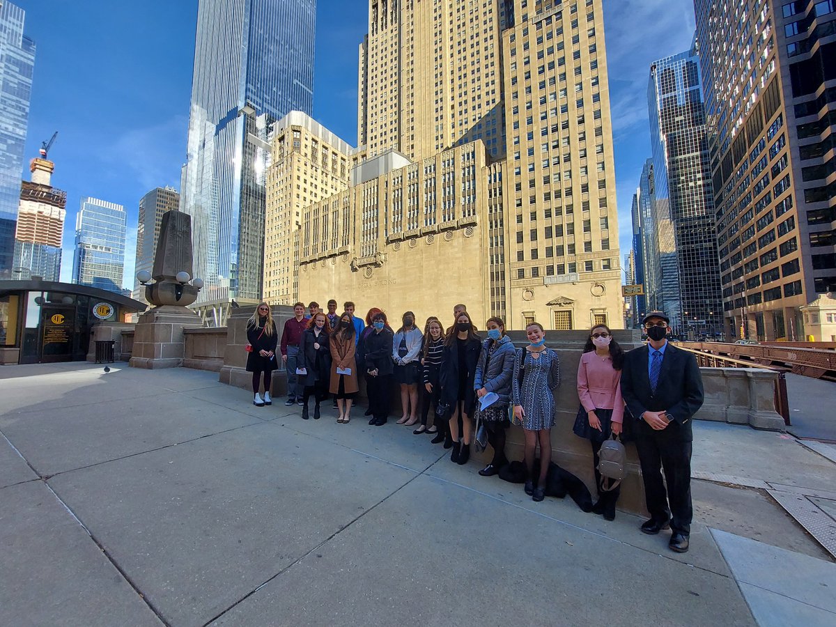 HerrProfHiggins's tweet image. Einfach Genial at #zauberflöte @LyricOpera many 1st time attendees were bitten by the opera bug tonight from @PrairieRidgeHS #prexperience #learngerman @SKochPR @Kevin_Koeppen @AATGOnline