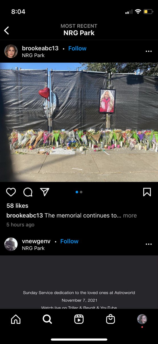 hopelessheathen's tweet photo. is this family really that disconnected from reality??? i feel uneasy about the contrast between Kris Jenner showing off her birthday roses and the current situation in Houston #canceltravisscott https://t.co/iCl6BTzYRw