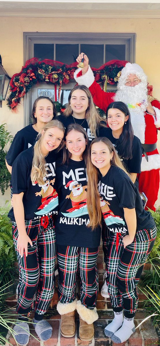 CougarVballers's tweet photo. It is Christmas in the heart, that puts Christmas in the air✨⛄️
#ifyouknowyouknow #familia #traditions #bringonstate 🌊
@STMathleticsnow https://t.co/7Z8Njw5buf