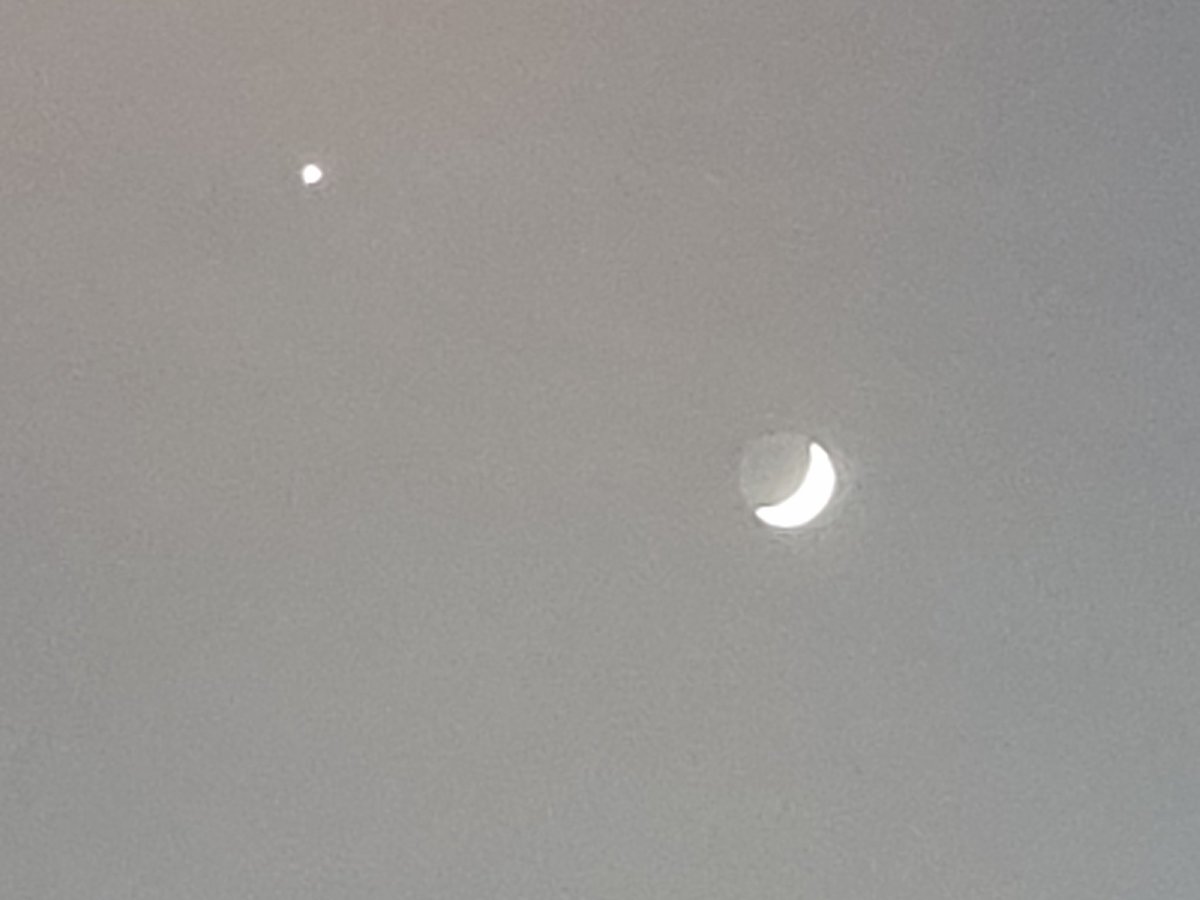 CCarranzaEDU's tweet photo. @drbecky_ From my son, The Moon & Venus. #toenailmoon #eveningstar #TheSkyApp helped us confirm the star. https://t.co/Oih3fecsT7