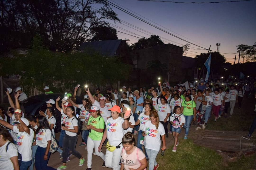 Pablo_romerook's tweet photo. SOMOS LA MULTITUD GANADORA DEL PRÓXIMO DOMINGO 💪🏼
Fue la última caminata con el Carro de la Alegría, el que convocó a todo el gran equipo que nos llevará a reventar las urnas 🤝🏼 Ahora más que nunca, #VamosConstruyendoFuturo 🙋🏻‍♂️🙋🏻‍♀️ https://t.co/mBV6onhRCn