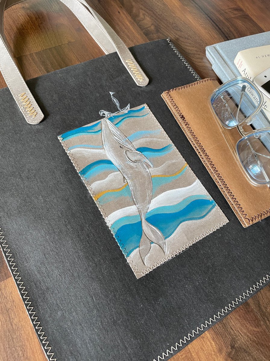 eLseArts's tweet photo. Walk me to the sea

https://t.co/CvFsdB7Wd5

#totebag #whales #handcrafted #illustration https://t.co/lpK9VCYX6L