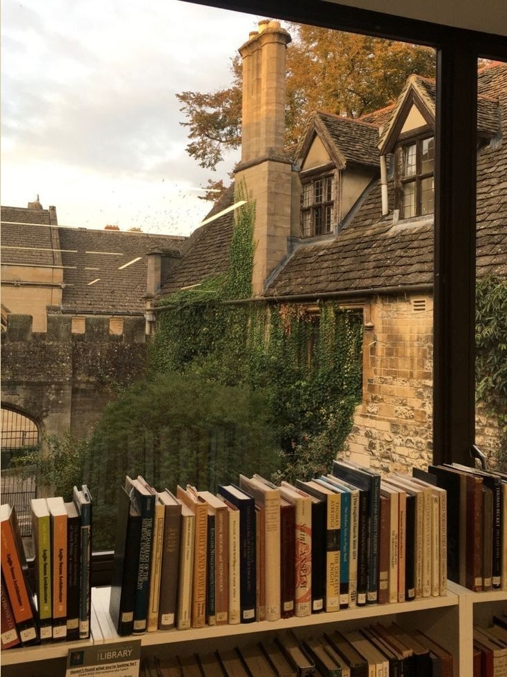 alvatabitha's tweet photo. #booksand #window
#booklovers
#MondayMotivation https://t.co/hWv0lInTrT