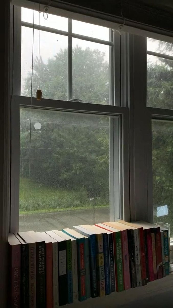 alvatabitha's tweet photo. #booksand #window
#booklovers
#MondayMotivation https://t.co/hWv0lInTrT