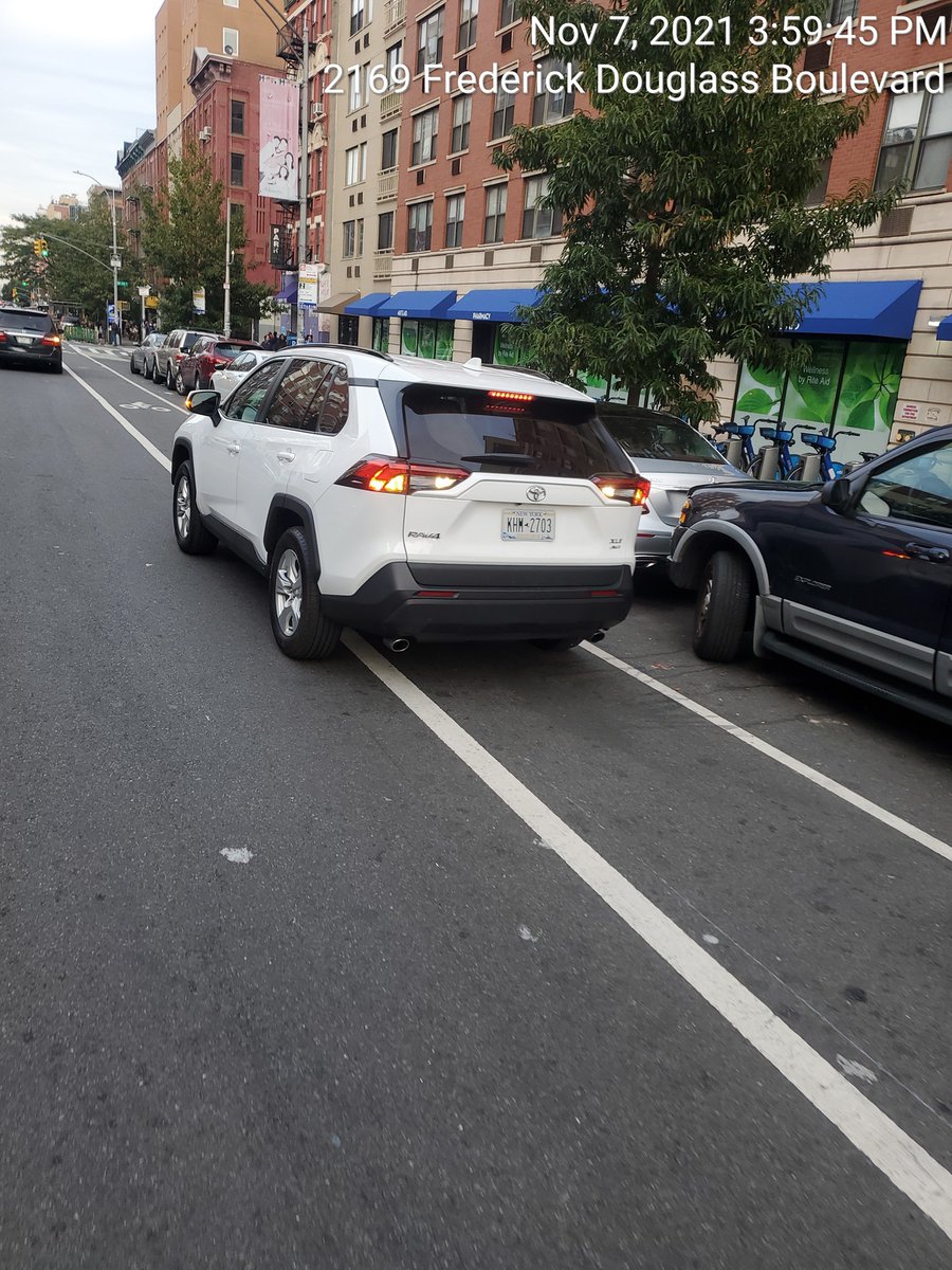 The driver KHM2703 blocked the bike lane near 2170 Frederick Douglass Blvd on November 7. This is in Manhattan Community Board 10 #mancb10 & #NYPD28. #VisionZero #BlockedBikeNYC https://t.co/tLmtxYcvRG