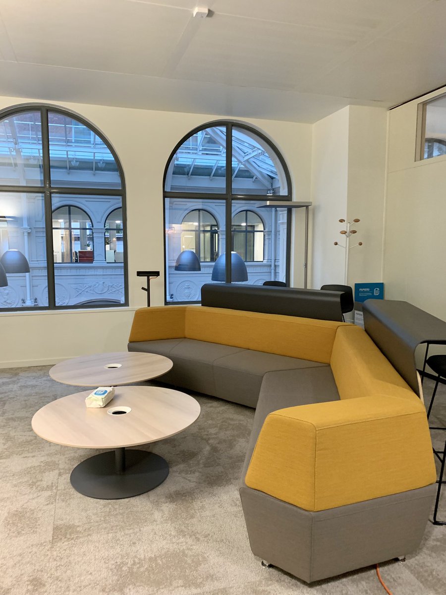 cecileriffard's tweet photo. 🤩 Découverte du nouvel aménagement de nos bureaux au siège de @LaBanquePostale !
#travailhybride #ondecloisonne #experiencecollaborateurs #change #transfo https://t.co/oyu1McGFe0