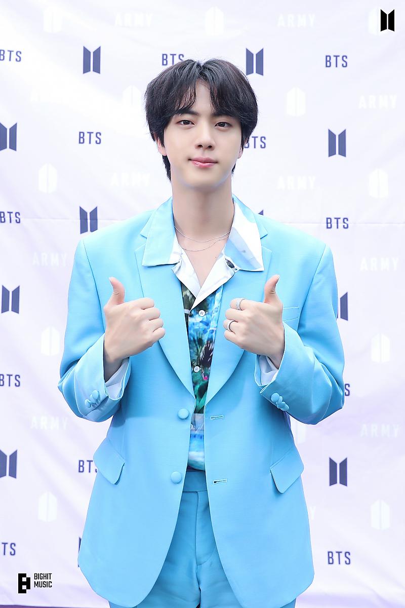 hambunmeow's tweet photo. Naver Post
2022 BTS Season Greetings 

#BTS #BTSSeasonsGreetings2022 #SeasonsGreetings2022 #KimSeokjin #minyoongi #JEONJUNGKOOK #Yoonjinkook #Sinkook  #Seokjin #yoongi #JUNGKOOK #yoonjin #jinkook #JIN #SUGA #JK #yoonkook #kookjin #BTSJIN #BTSSUGA #BTSJUNGKOOK #BTSARMY https://t.co/rp6f3GTiZB