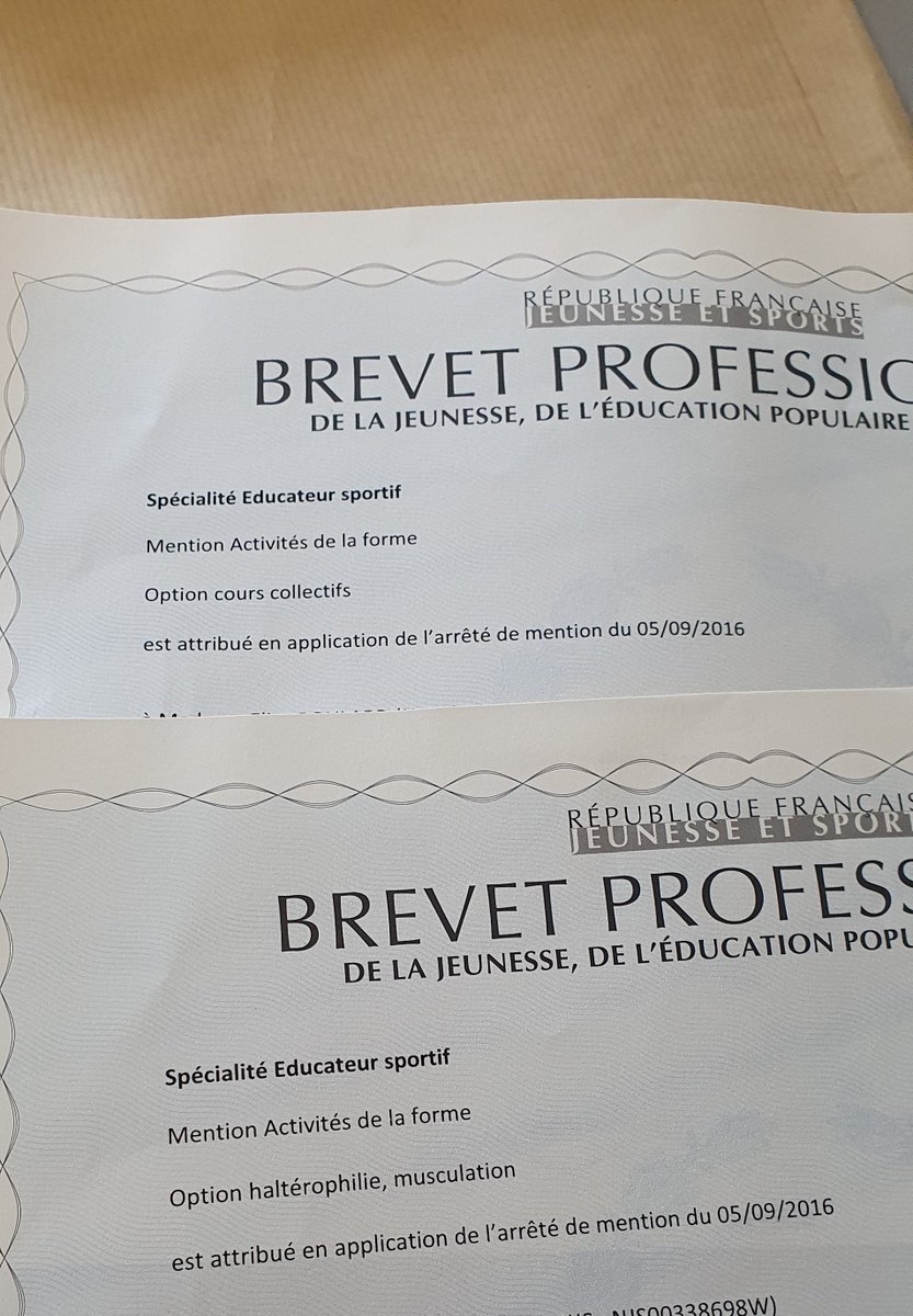 L'aboutissement de ma #reconversion pro : mes deux diplômes de coach sportif 😍😍😍 Une année de préparation + une année de formation et me voici titulaire du #BPJEPS Activités de la forme. Quelle fierté !!