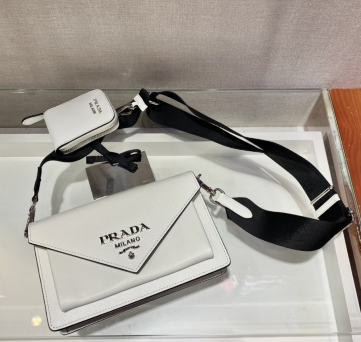 아까운돈 들여서 허접한걸 받으면 얼마나 아쉽나요~
저희 온티티에선 오래된 기술로 최상의 품질만을 수출합니다 ~많이사용해주세요~(강력추천!)
onthetop3.com
#샤넬가방 #샤넬가방추천 #샤넬신상 #요리하는여자
#명품반지 #여자가방 #여자친구선물 #명품케이스