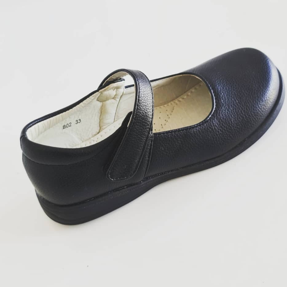 BerinaOutlet's tweet photo. Viatu vipo kwa ajili ya Jumla na Rejareja. Vipo vya kutosha hata kwa shule nzima. Size zinaanzia 25-42, bei ni 35,000 kwa rejareja na JUMLA tucheki kwa 0754028038

Kindly Retweet, Mteja wetu anaweza kuwa kwa TL yako. https://t.co/adjBUsjvEP