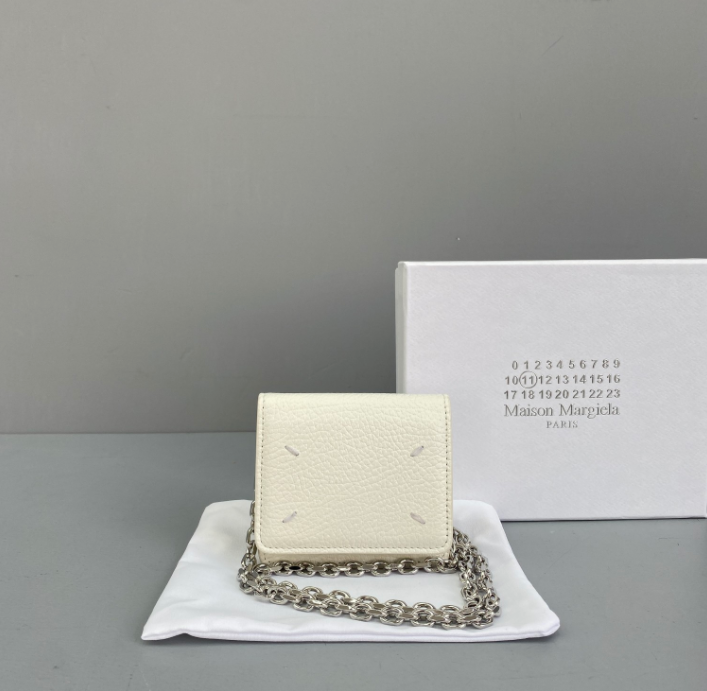 mutation21's tweet image. 머리부터 발끝까지 모든 모델 대량 보유하고잇는데는 저희 온티티뿐입니다~현물이라 배송도 바로바로!고고~
무론 배송전 모델품질검사는 3번을 거쳐서 보내드리기에 걱정하실필요도 노노~!
onthetop3.com
#여름가방 #여자타투 #중고명품 #여성가방 #여자친구선물