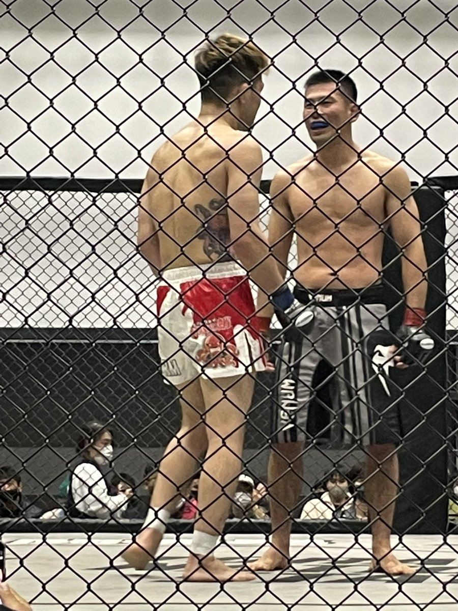perry_fukuyama's tweet photo. 昨日は後輩達の試合を観に香川まで行って来ました。
デビュー戦の2人もメインの武も素晴らしい試合でした。
みんなの試合観て次は自分の試合があると思うと足の震えが止まりません。
#force14
#FORCEGIG
#総合格闘技道場BURST https://t.co/G6R1RKeG8l