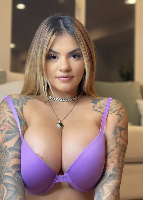 Goodnight RT 😈👅 https://t.co/Mkj3nW9tF0