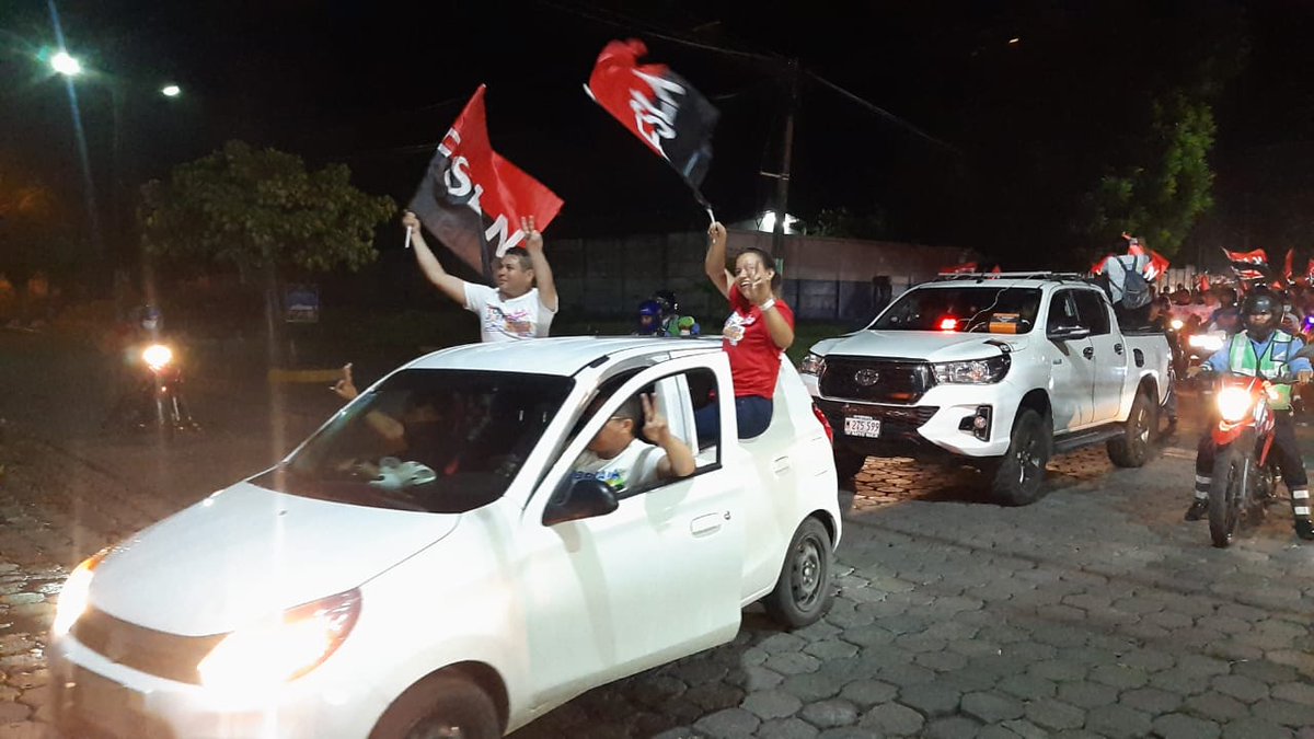VivaNicaragua13's tweet photo. #VosDecidis2021 🗳

⚡ Familias de León salen en caravana a recorrer las calles de la ciudad en celebración a los resultados del proceso electoral 2021, y esperando conferecia del Consejo Supremo Electoral. 

https://t.co/55O9MQiwxe 🌐 https://t.co/z7meeOgjkt