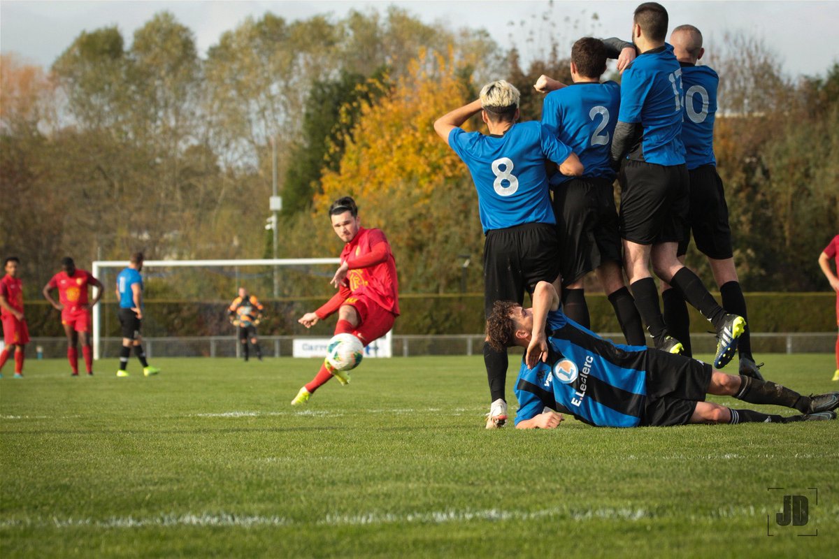 USBreteuil's tweet photo. #seniorsB #victoire #costauds 

Importante victoire de nos seniors B cet après midi au stade Jacques Descamps vs US Crevecoeur Le Grand 1943, équipe très bien placée dans le groupe 💪

Score final 3-1

Eliott Varlet ⚽️
Kévin Fourdrinier ⚽️
Lyoan ⚽️

📷 @jdouez 

🔵⚫️ https://t.co/YhuzvGLYVY