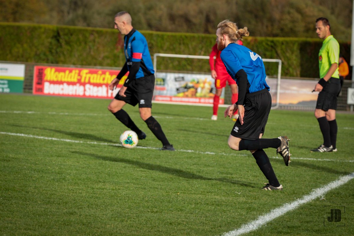 USBreteuil's tweet photo. #seniorsB #victoire #costauds 

Importante victoire de nos seniors B cet après midi au stade Jacques Descamps vs US Crevecoeur Le Grand 1943, équipe très bien placée dans le groupe 💪

Score final 3-1

Eliott Varlet ⚽️
Kévin Fourdrinier ⚽️
Lyoan ⚽️

📷 @jdouez 

🔵⚫️ https://t.co/YhuzvGLYVY