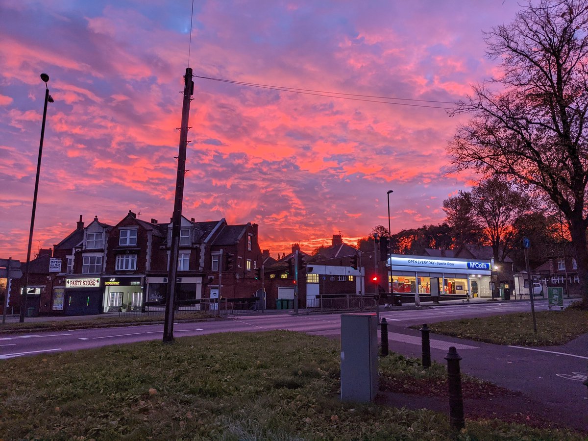 Napier_Social's tweet photo. Good morning #Nottingham 🌇  #mondaythoughts #MondayMorning https://t.co/O1fXX2g41Z