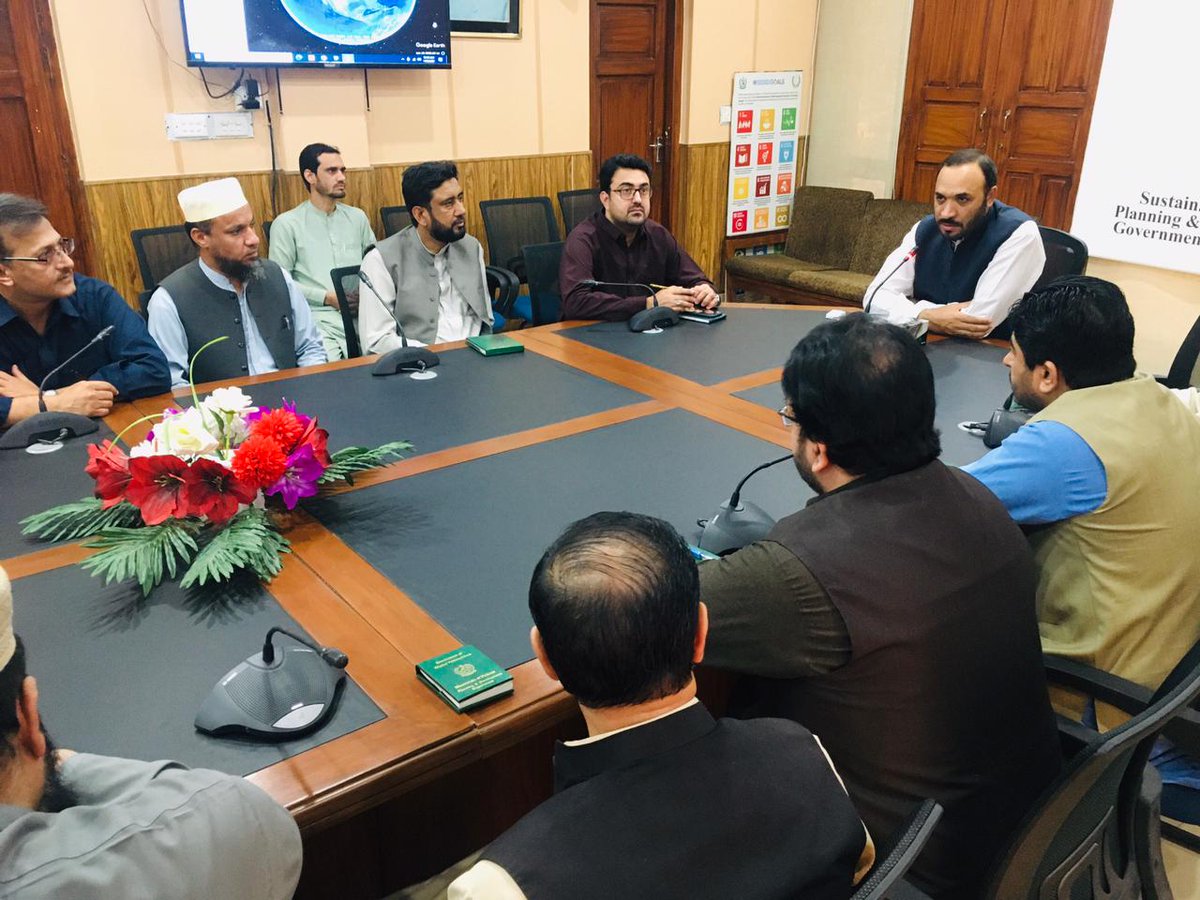 SustainableUnit's tweet photo. A Farewell Informal Meeting under the former DG Muhammad Bakhtiar Khan was arranged in the Committee Room of SDU.Former DG thanked all the officials of SDU,Praised for their endeavors,and enthusiastic approach towards official activities and sincere support during his tenure inSD https://t.co/qDE8TilmPL