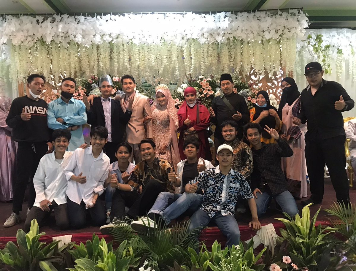 Semoga bisa cepet nyusul antum yee Amiin🤲 Ustadzunal Mahbub Rahman Sulaiman . Walaupun belum keliatan semua muanye Intinye nyang penting kaga lupa buat terus Berusaha diselingin Do'a heheh .