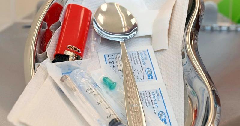 kanews's tweet photo. Der Karlsruher "Drogenkonsumierraum" darf nun dauerhaft geöffnet bleiben! Wird das der Drogenhilfe zugutekommen? Oder den Drogenmissbrauch womöglich steigern? Was meint ihr? 🏥
https://t.co/XIQpLI3JXp
#karlsruhe #k76 #kanews #drogen #konsumierraum #drogenhilfe https://t.co/mHAG8fFefu