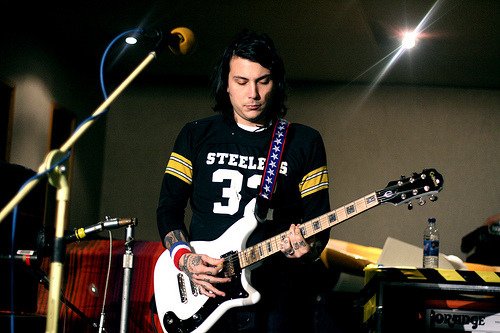 Фрэнк айеро младший. Фрэнк Айеро 2010. My Chemical Romance Frank Iero. Фрэнк Айеро 2016.