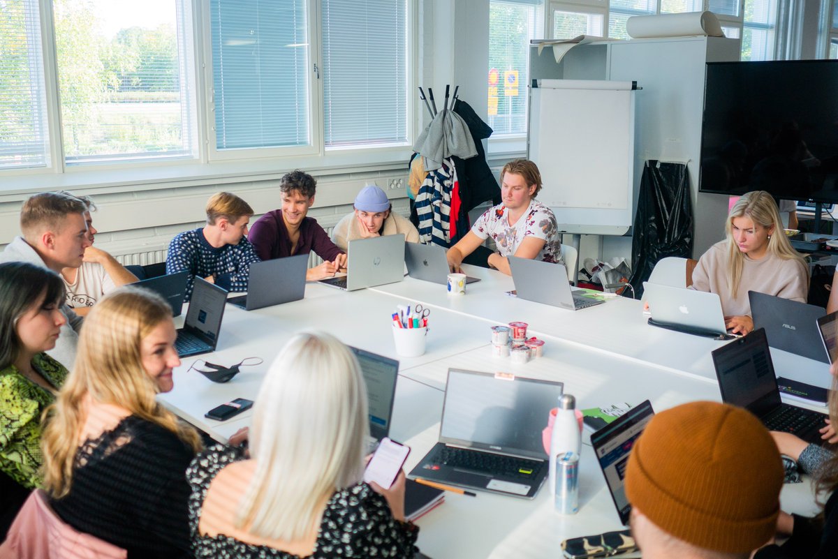BisnesAkatemia's tweet photo. Syksy on lähtenyt BisnesAkatemiassa taas täysillä käyntiin ja uudetkin osuuskunnat ovat päässeet mukaan vauhtiin! 🌞

Pysyttele mukana kyydissä niin kuulet, miten meidän loppuvuosi sujuu ja, mitä kaikkea saamme aikaan! 🤩

Mukavaa syksyn jatkoa! 🍂

#bisnesakatemia https://t.co/DT7TGTaxX8