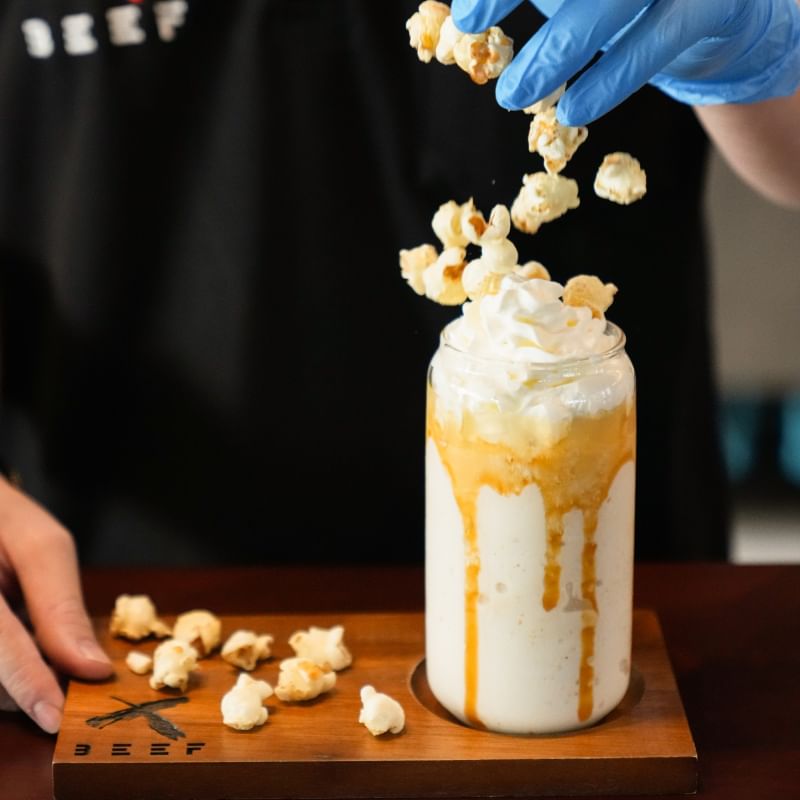 minimommean's tweet photo. #xbeef cafe caramel popcorn บ่ายๆ หวาน หอมละมุน(◍•ᴗ•◍)❤ https://t.co/9yM4roz3MN