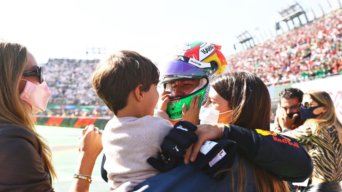 Paola_perez's tweet photo. Nosotros los Pérez ❤️🇲🇽🏁 https://t.co/gXcWvNdcjQ