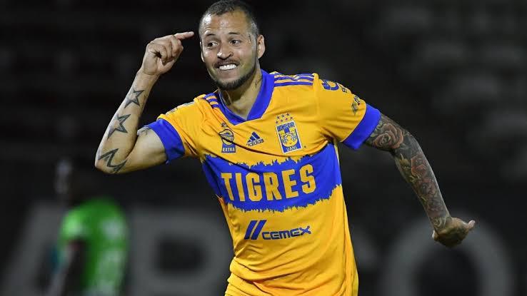 LIBRESYLOKOS's tweet photo. Grande uruguayo, el fútbol te recompenso y te hizo justicia. Campeón de goleo Grita México 2021: Felicidades Nico! 🦷🔥🇺🇾⚽ https://t.co/moODWBQpnD