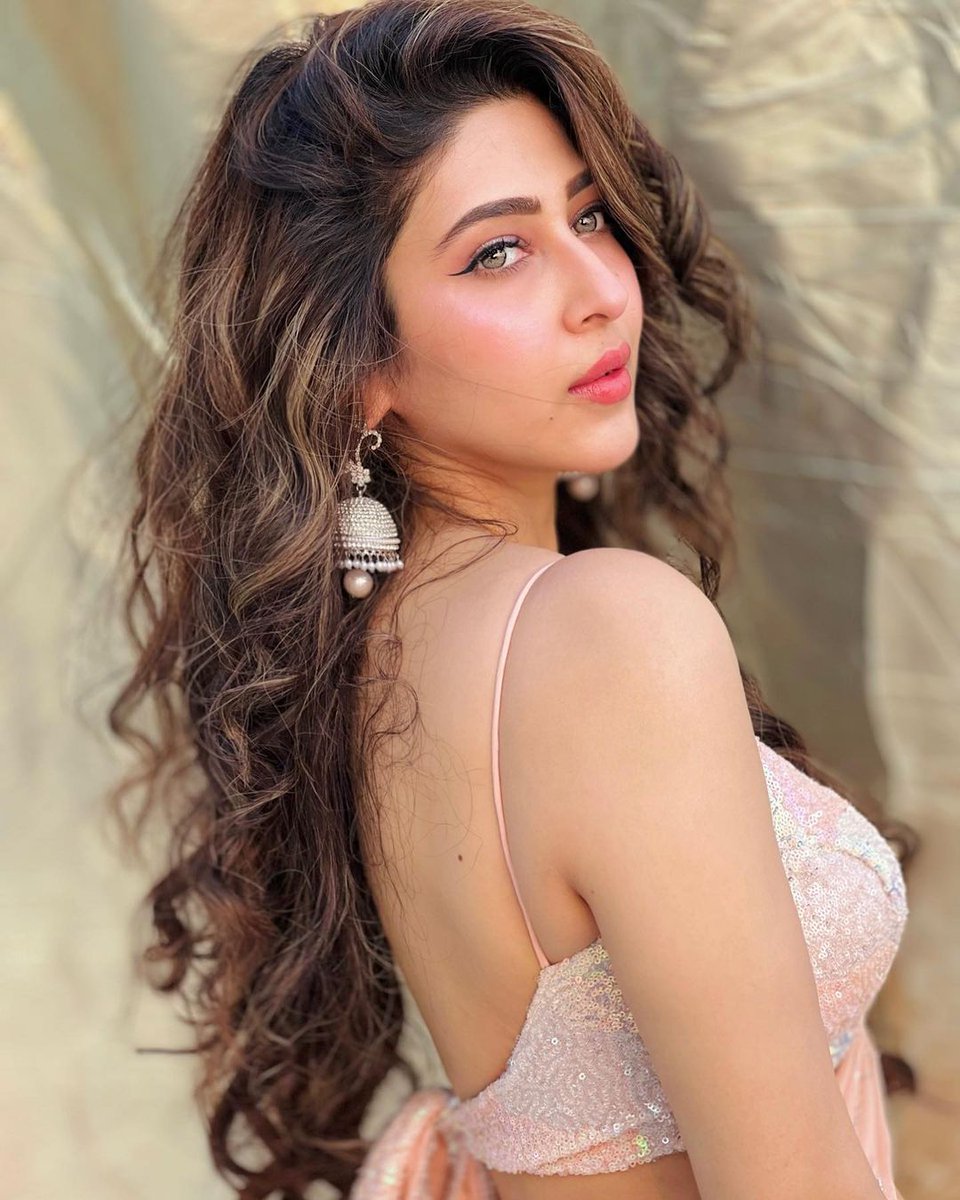 Ragalahari's tweet photo. Gorgeous #SonarikaBhadoria 😍 https://t.co/Mhnbnh1Xz3