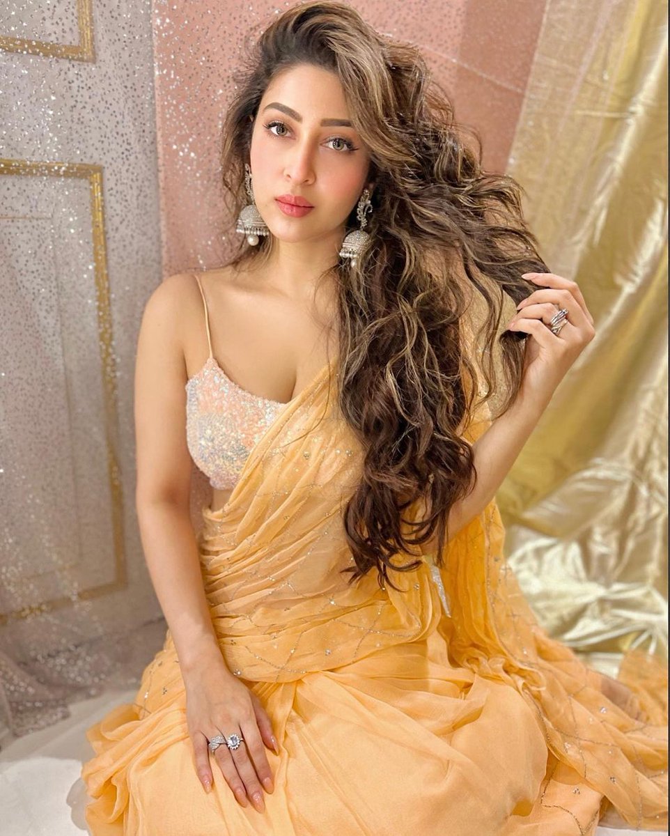 Ragalahari's tweet photo. Gorgeous #SonarikaBhadoria 😍 https://t.co/Mhnbnh1Xz3