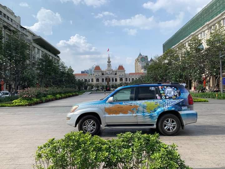 ViettinT's tweet photo. The #SaigonCityHall, opened in 1908, is known as the "#HôteldeVille". It is an imposing building with #French influence and was modeled on the #ParisCityHall. There is a large statue of #UncleHo in front of this remarkable building. https://t.co/O0rtzGOm8U