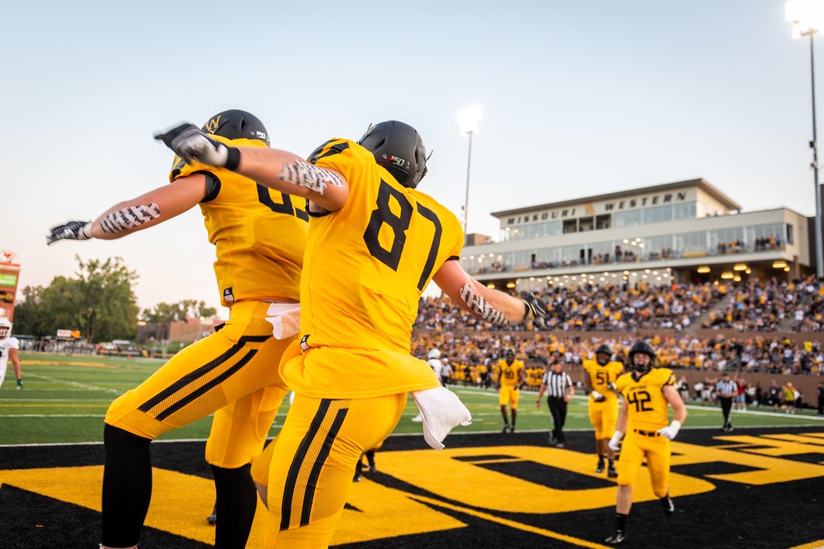 Blessed to say I have received an offer from Missouri Western University! ⁦<a href="/coachjackdallas/">Jack Dallas</a>⁩ ⁦<a href="/CoachWillie/">Matt Williamson</a>⁩ ⁦<a href="/BradleyBearsFB/">Bradley Football</a>⁩