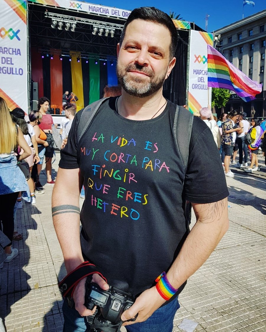 La vida es muy corta para fingir ser hétero
#orgulloba #orgullo2021 #pride21 #BuenosAires