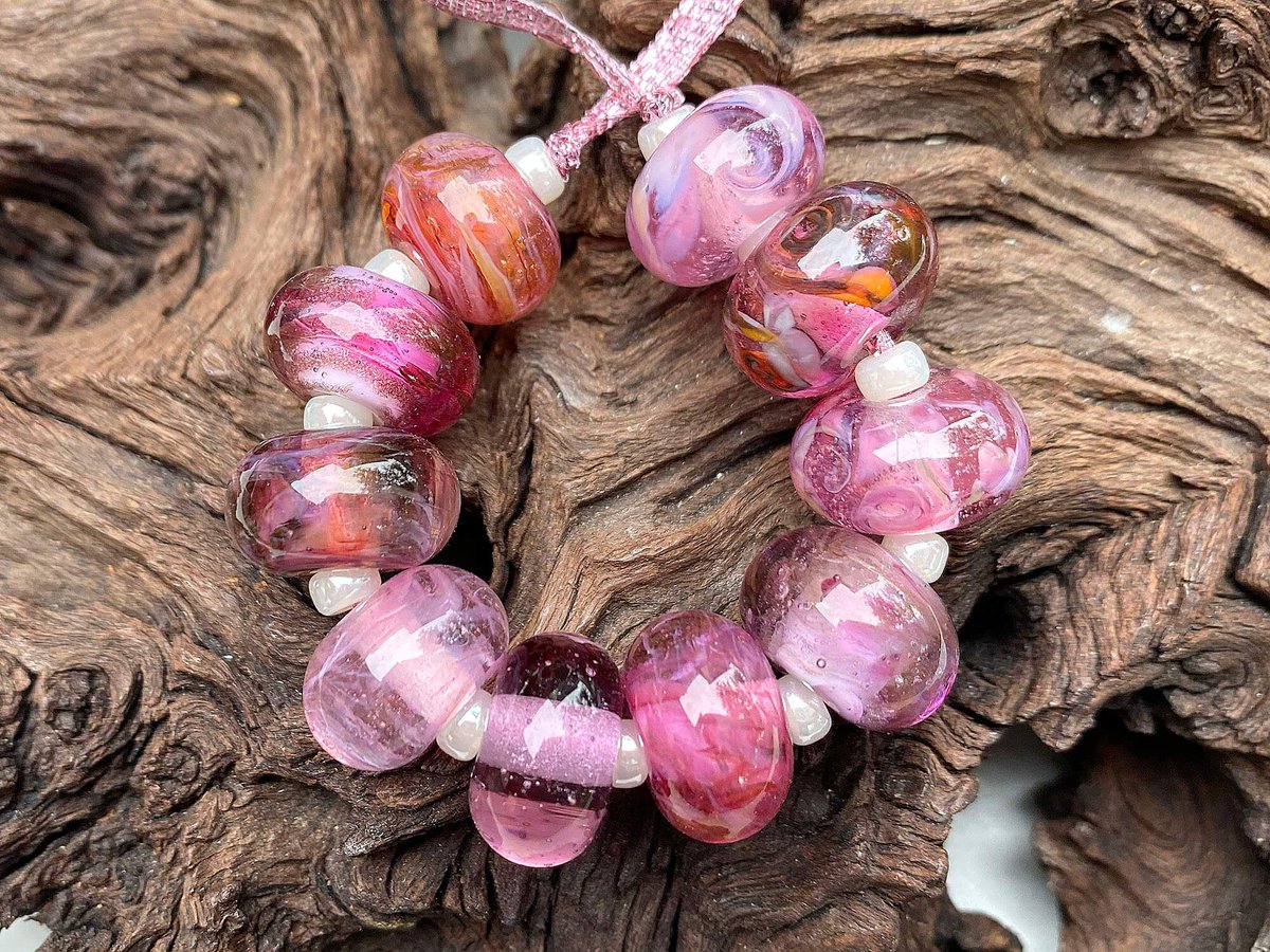 swcreations's tweet photo. ❤️ 10 Wild Berry Pink Shimmer Lampwork Beads Set SRA at $23.00 at https://t.co/HoaLZX2qDI #SWCreations #handmade https://t.co/8LY0LLIi8l