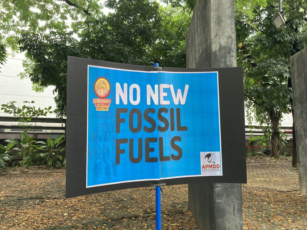 ABSCBNNews's tweet photo. Among the calls: climate finance and an end to the use of fossil fuels.

Organizers say November 8 is also Asian Day of Protest for Climate Justice | via @mikenavallo 
https://t.co/vG9rjPVKKQ