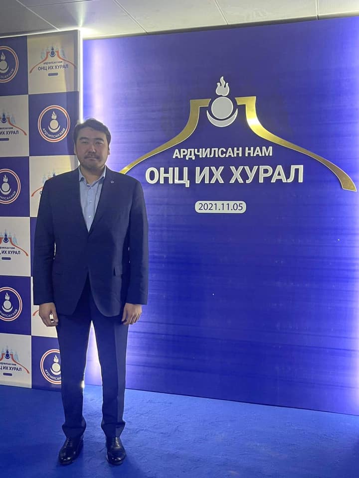 tolin555's tweet photo. #Ардчилсан нам Онц их хурал 
330 сум, 9 дүүргийн намын удирдлага, төлөөлөгчид, УИХ-д сонгогдсон 10 гишүүн бүгд нэг дороо Ардчилсан намын Онц их хурлаа хийлээ. 👏👏👏 https://t.co/7W3CRri47W