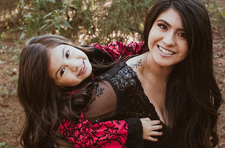 emilyestrada39's tweet photo. Ahhh I’m excited to take our yearly Christmas pictures this year with my little one ♥️ #finallybooked #thesesareoldChristmaspics #IMSOEXCITED🎄 https://t.co/3wFBLS1xIe