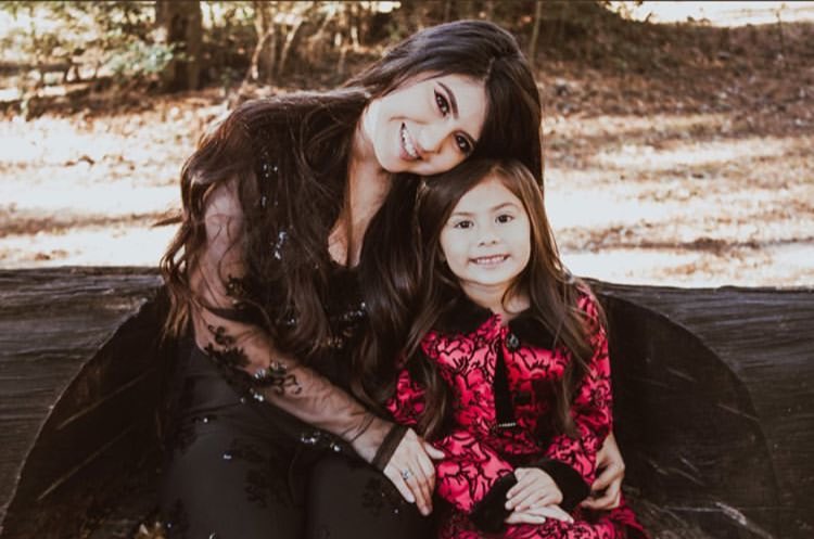 emilyestrada39's tweet photo. Ahhh I’m excited to take our yearly Christmas pictures this year with my little one ♥️ #finallybooked #thesesareoldChristmaspics #IMSOEXCITED🎄 https://t.co/3wFBLS1xIe