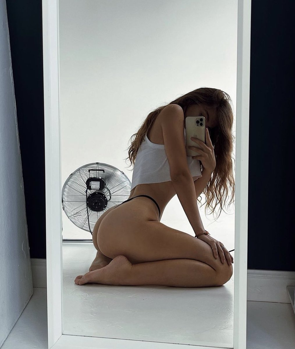 Goddessstabitha's tweet photo. I know something all you losers like and that’s pussy, and power 🥵🤫#paypig #paypigs #findom #scamfetish #blackmailfetish #catfish #catfishaddict #atmpigs #catfishdaily @CatFishFindomRT @scammingbrats https://t.co/YhZyJk7uuI