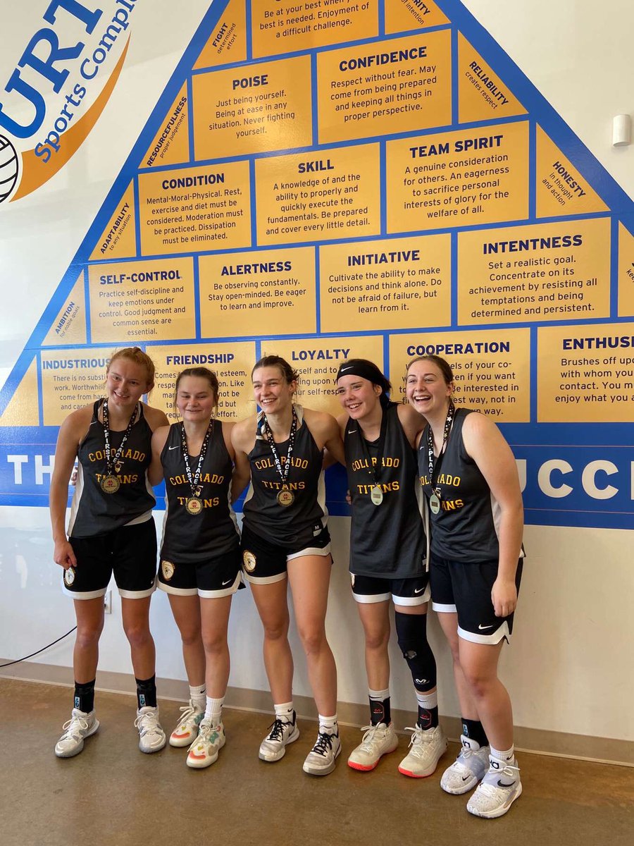 Couldn’t have asked for a better family to end aau with! #2out 
<a href="/ColoradoTitans/">Colorado Titans</a> @CoTitans_WBC