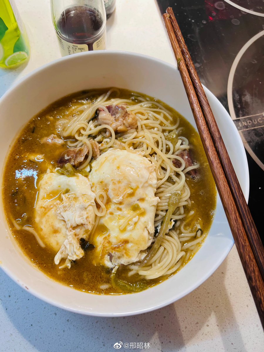 realpuipui's tweet photo. 🍜211108 : 一夜入冬,吃点暖和的🥶
มื้อเช้าวันนี้เข้าครัวทำเอง น่ากินอีกแล้ววว จริงๆคือน่ากินทุกอย่างที่น้องหลินทำค่ะ 5555555555555555555
#สิงเจาหลิน #邢昭林
#XingXhaoLin #xzlxzlxxl https://t.co/oWYKGl2wCh