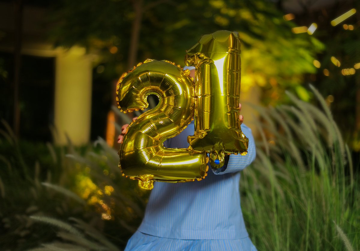 8 نوفمبر 🎈

ودعتُ مِن عمري عاماً و ابتدأ بـ عمري عامٌ جديد اللهم في يوم ميلادي اسألك أن تجعلها سنة تضيف لي فرحًا وإنجازًا و علمًا اللهم بارك لي فيها واغمرها سعادة 🤍.
