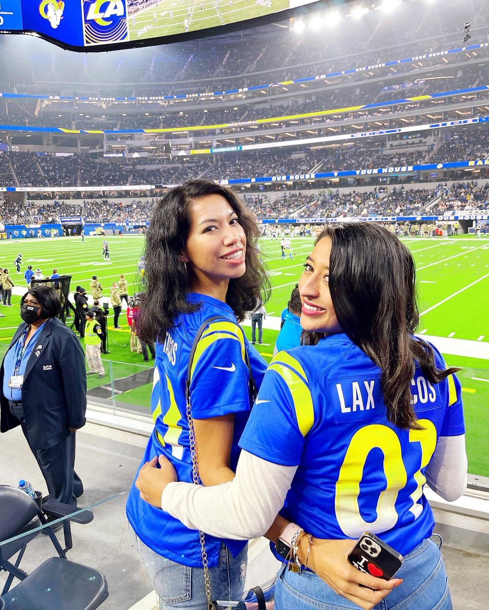LMVLblog's tweet photo. Pattie & Stephanie representing Living Mi Vida Loca at the @RamsNFL game!!! 🏈
Thank you LAX Tacos for inviting us! 🔥
📍 @SoFiStadium
#livingmividaloca #ramshouse #laxtacos #sofistadium #ramsgame #latinas #client https://t.co/U2bo5IjuWX