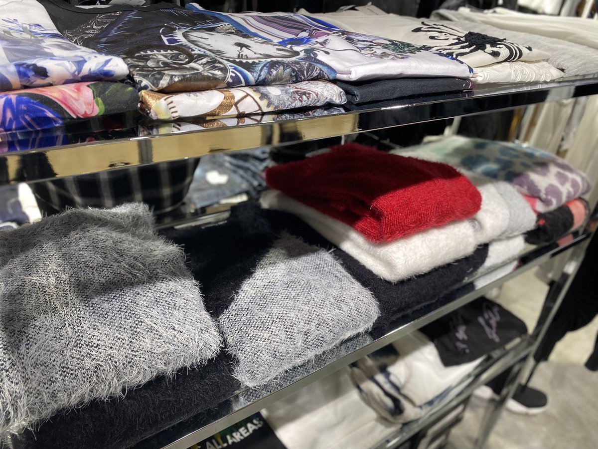 yuki_hydey's tweet photo. SHIBUYA ZY.オープンしてます！

段々と寒くなってきましたが冬物の準備はできましたか？？

冬もオシャレにコーディネートできるアイテム揃ってるので是非チェックを👀

#shibuyazy.
#BUFFALOBOBS https://t.co/DP2B7qL6aa