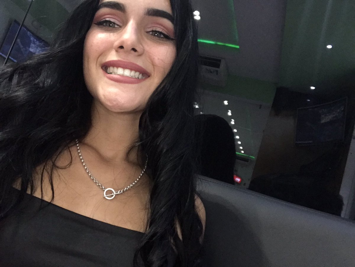 callme_anni's tweet photo. To el mundo en el tuiterrr:
Fotoculo para arriba fotoculo para abajo.
Yo:
Fotocara, tómalo o déjalo😣☹️ https://t.co/T3dZPi0qct